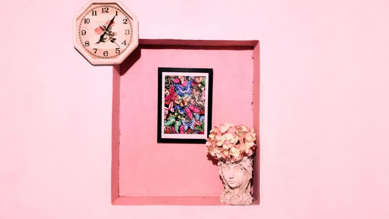 Shattered, Tangled, and Somehow More Beautiful: Why Gen Z Is Hoarding Broken Jewelry Like It's Sacred